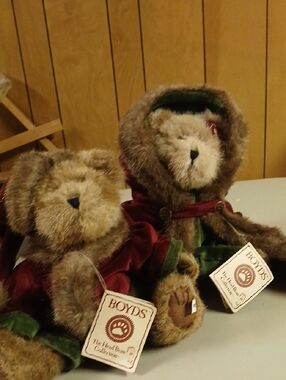 Boyds Bears Plush Pair in Brown with Red and Green Accents
